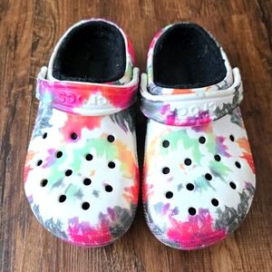 CROCS Tiedye White Pink and Green Size 6 Fleece Lined